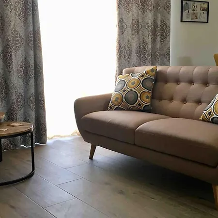 Chic Elegant With Side Views