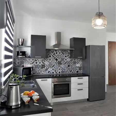 Appartement Chic Elegant With Side Views