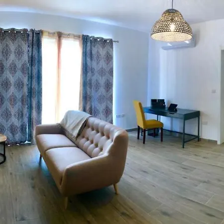 Chic Elegant With Side Views St. Paul's Bay